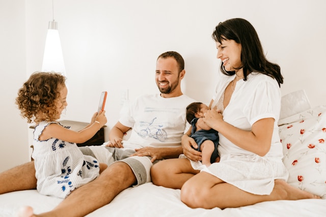 familia feliz porque ha eliinado sus deudas en vilafranca
